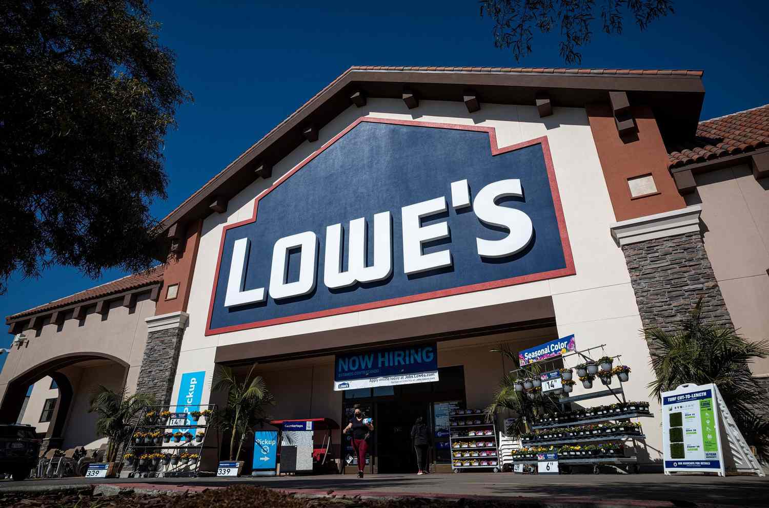 Lowe's Jobs: Building Success Together, One Project at a Time!